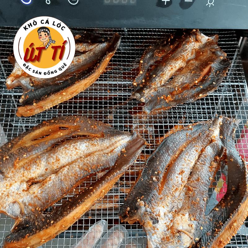 Khô cá lóc nguyên con Út Tí, 2-3 nắng, vị vừa ăn không mặn - Khô cá lóc Út Tí 6