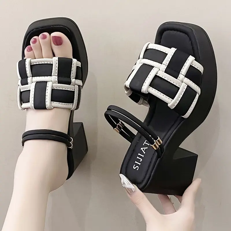 Sandal Musim Panas, Gaya Cantik dan Elegan, Tapak Tebal, Padanan Dalaman, Selipar Dwi Guna, Sesuai untuk Skirt, Kasut Pantai Luaran, Baharu pada 2024