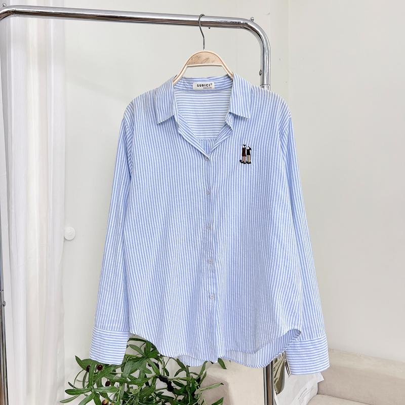 (Xả Kho) Áo Sơ Mi Nữ Kẻ Sọc Pastel Thêu Hình Couple Xinh Xắn Chất Liệu Cotton Đũi Mềm Nhẹ Mát, Sơ Mi Công Sở Nữ Freesize Form Rộng Vừa
