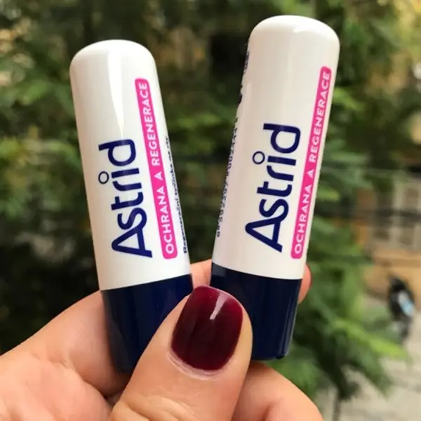 Son dưỡng mỡ hươu ASTRID ( vỏ trắng )