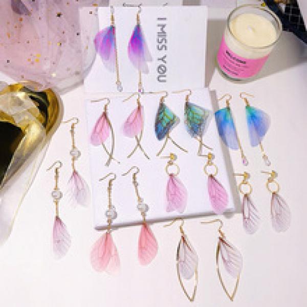 Product Introduction of Gold Teardrop Earrings - Unique Niche Design, European and American High-End Earrings, Stylish and Distinctive Ear Jewelry for Women 4