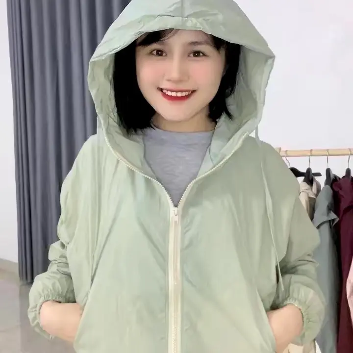 Áo gió nhăn nữ croptop 2 lớp mũ có dây -  Women 4