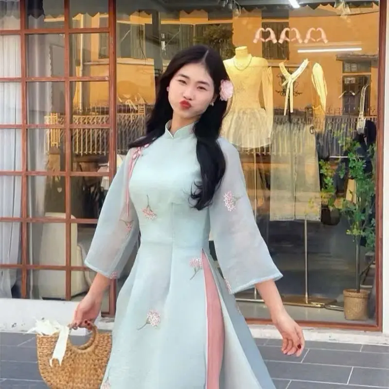 Áo dài cách tân 4 tà mềm mại chất vải tơ thêu hoa tinh sảo - Áo Dài Thanh Diệu 5