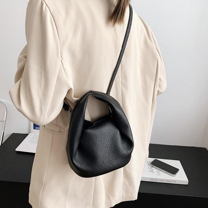 Product Introduction of Vintage Solid Colour Pleated Cloud Bags For Women Small Handbags and Purses Female Stylish Shoulder Crossbody Bag 2024 Trend 8