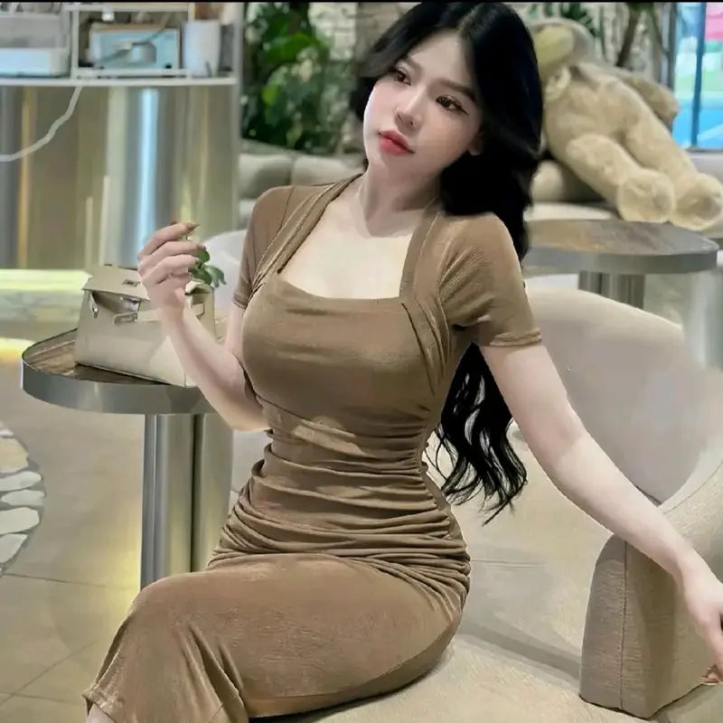 Đầm body dáng dài ôm gọn, tay ngắn chất thun co giãn thoáng mát nâu và đen 1