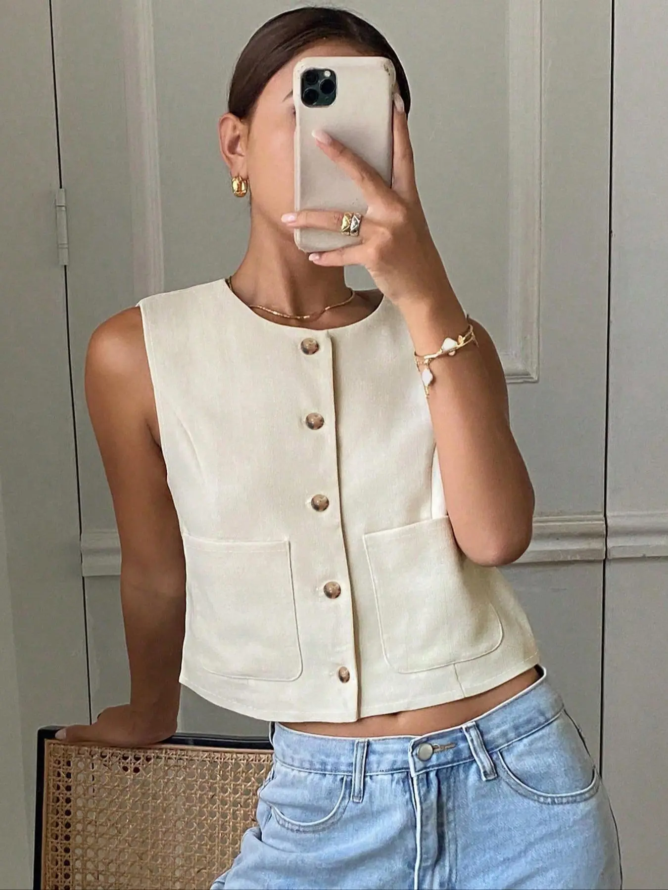 Women's Solid Color Button Front Vest Blazer, Minimalist Casual Sleeveless Suit Vest for Daily Wear, Ladies Clothes for All Seasons