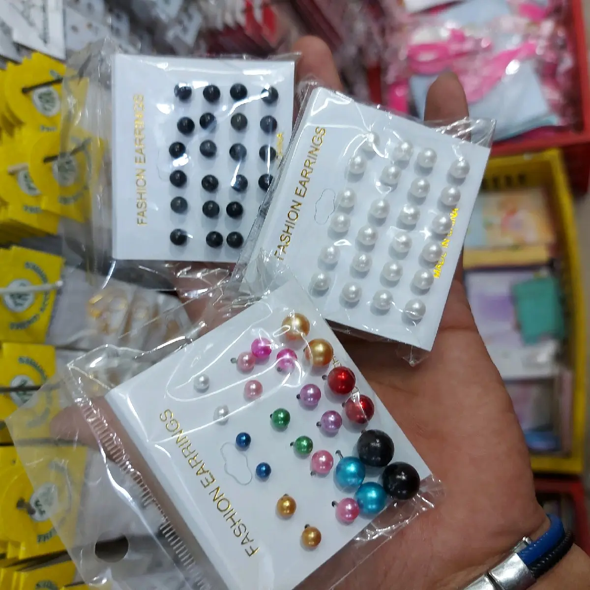 Anting Plastik Lusinan Isi 12 pasang