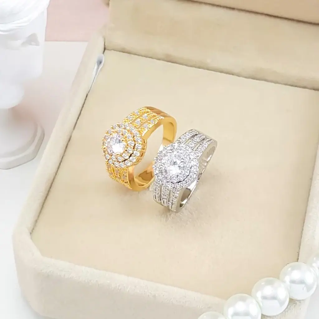 BISA BAYAR DITEMPAT Cincin cantik permata titanium gold perhiasan wanita dewasa terlaris anti karat & luntur