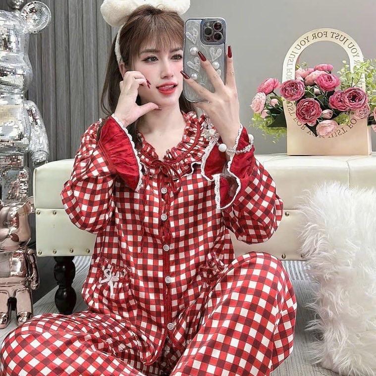 Size 40-60kg- Bộ Lụa Latin Tơ Tằm Tiểu Thư Cao Cấp Cổ Bèo Mix Nơ In Full Họa Tiết 5D Queen Tay Dài Quần Dài TDQD Mềm Mát Mặc Nhà Cao Cấp Pijama Mặc Nhà Women Nữ Voi Kem