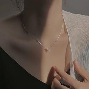 สร้อยคอรูปดาว สำหรับผู้หญิง ดีไซน์เฉพาะ สร้อยคอรูปดาวสี่แฉก จี้เรียบง่าย สไตล์ดาราอินเทอร์เน็ต โซ่กระดูกไหปลาร้าสาว ดีไซน์เรียบง่าย ，ทันสมัย และสง่างาม ，เสริมโชคลาภ ，หรูหราและน่าทึ่ง，เครื่องประดับอินเทรนด์，สร้อยคอแฟชั่นผู้หญิงของขวัญสร้างสรรค์