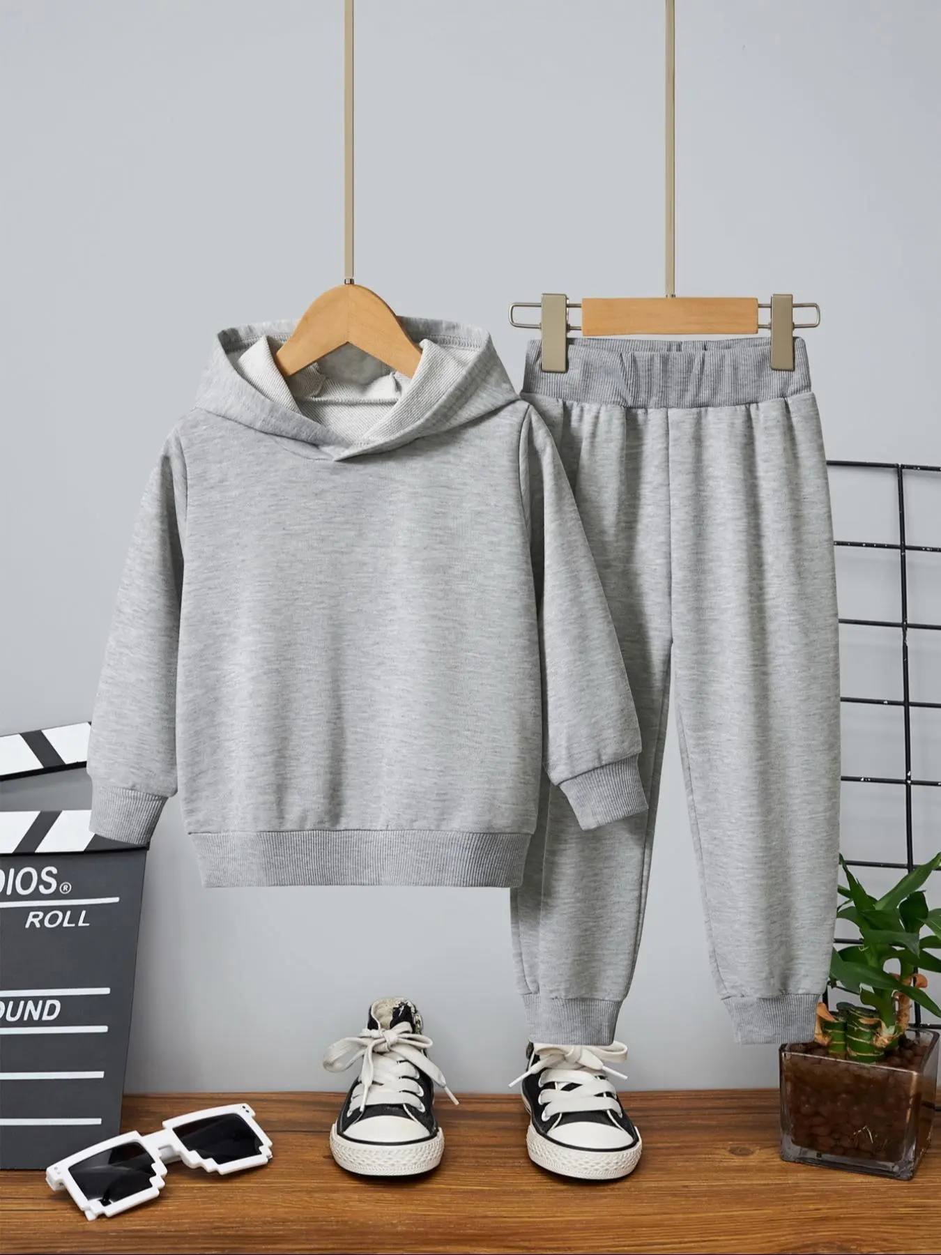 Toddler Boy's Solid Long Sleeve Hoodie & Elastic Waist Pants Two-Piece Set, Casual Hooded Sweatshirt & Jogger Pants for Fall & Winter, Kids Clothes for Daily Wear
