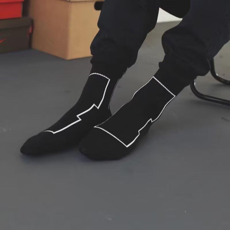 Product Introduction of Men Socks New Korean Style Male & Female Middle Tube Cotton Street Hip-Hop Sports Personalized Skate Stockings Casual Socks Fitness Running Basketball Men Antibacterial Sweat-Absorbent Socks 16