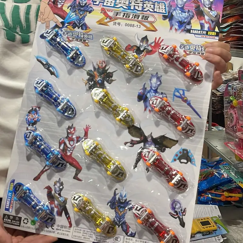 Bộ ván trượt mini Ultraman - Trò chơi ngón tay siêu ngầu cho bé sáng tạo 3