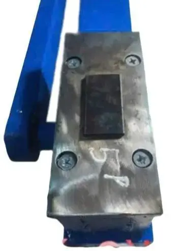 Dập lề tủ 5F dùng cho bản lề cánh cửa tủ nhôm