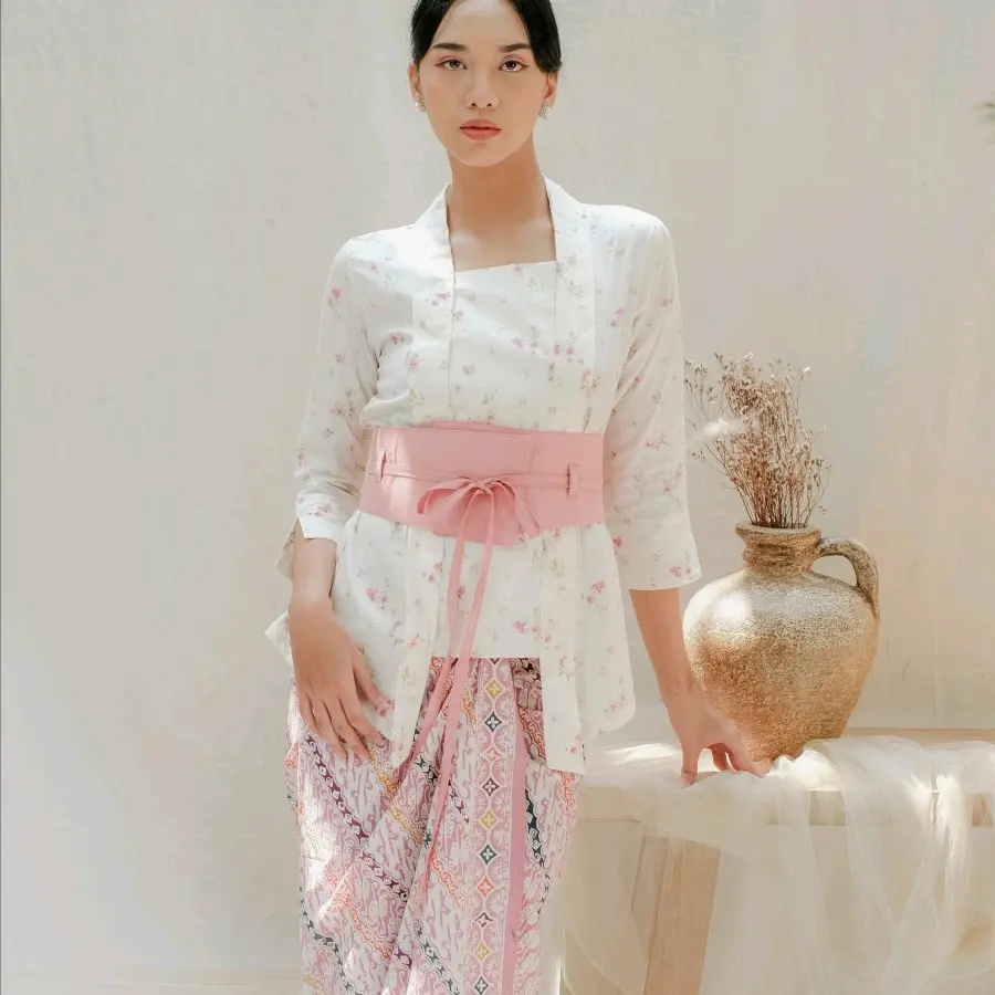 Blouse Azzahra Kebaya Kutubaru Putih Shaby Motif Floral