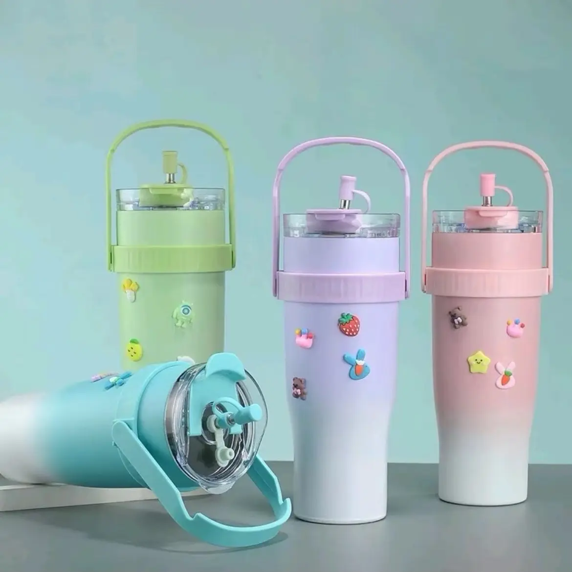 Bình ly giữ nhiệt 1200ml tone màu mix có quai xách tiện lợi tặng stiker 3D