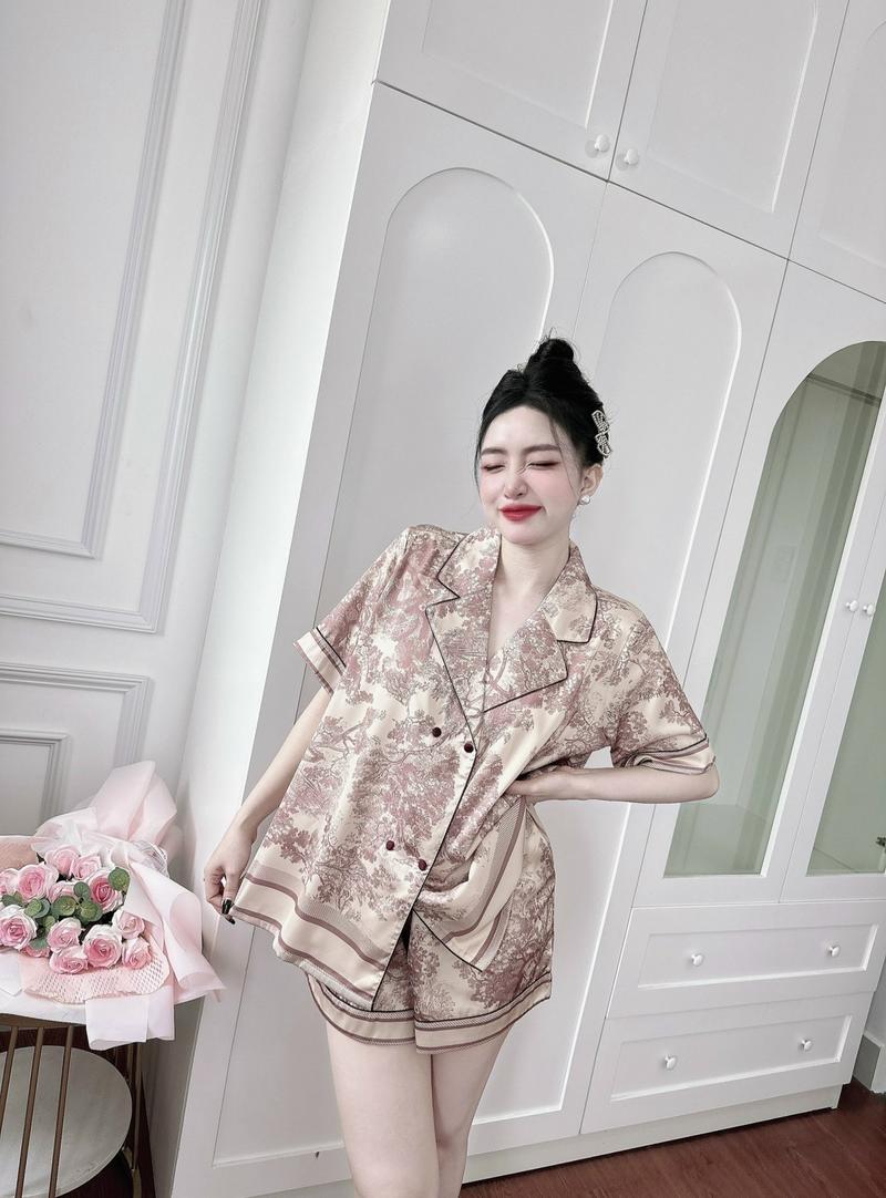 Product Introduction of Đồ bộ đùi lụa Latin fom vest 4 cúc bọc - size dưới 70kg  Women 24