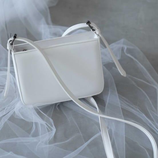 Tas Slempang Wanita LALA Simple Sling Bag Wanita Terbaru Bahan Kulit  Sintetis Miniso Kokoh Penutup Resleting 4 Variasi Warna Terbaik Jahitan Rapih Sling Bag wanita Terbaru 2023 Tas Selempang Wanita Terbaru 2023 7