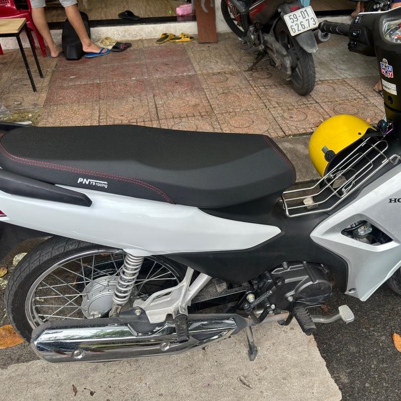 Yên xe gọt hai tầng xe wave a 110 mới mút vàng(nguyên cái yên )