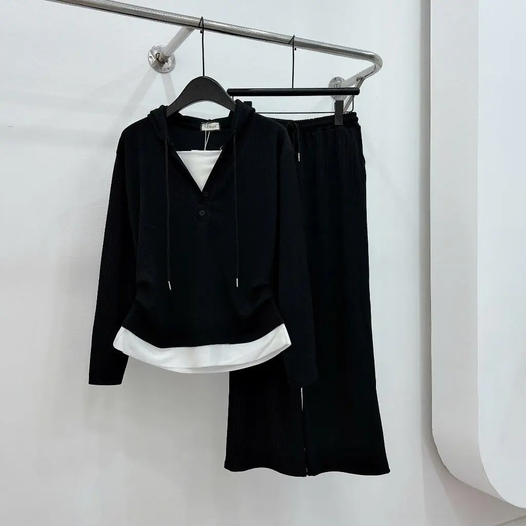 Set Bộ Đồ Nữ Tăm Nhung Áo Dài Tay Có Mũ Dây Rút Phối Cúc Cổ Xen Màu Trắng Nhún Chun Hông Mix Quần Suông Ống Rộng Fresize