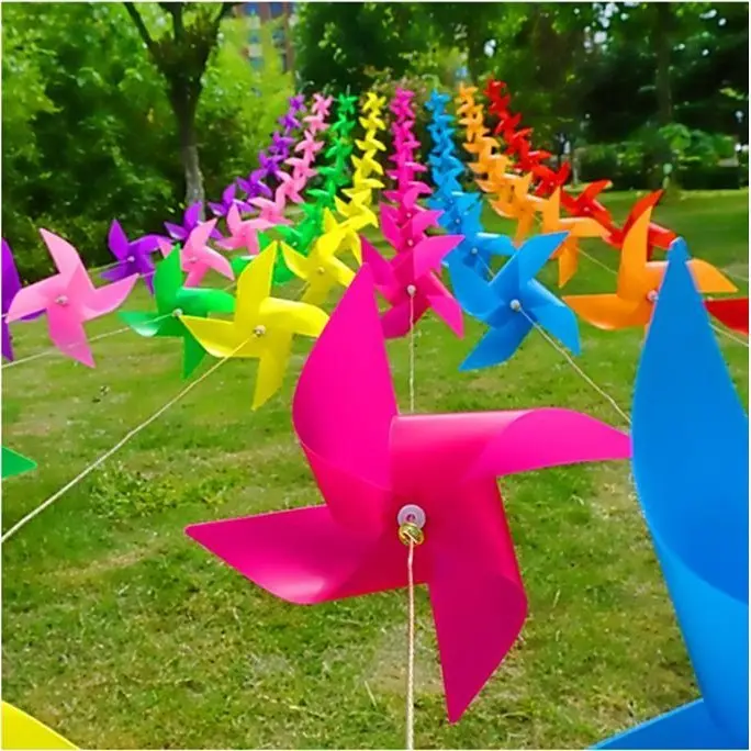 100 chong chóng nhựa đủ màu 24 cm dây treo đi kèm dây bọc nhựa,chong chóng 7 màu, trang trí mọi nơi. Toy Đồ Chơi