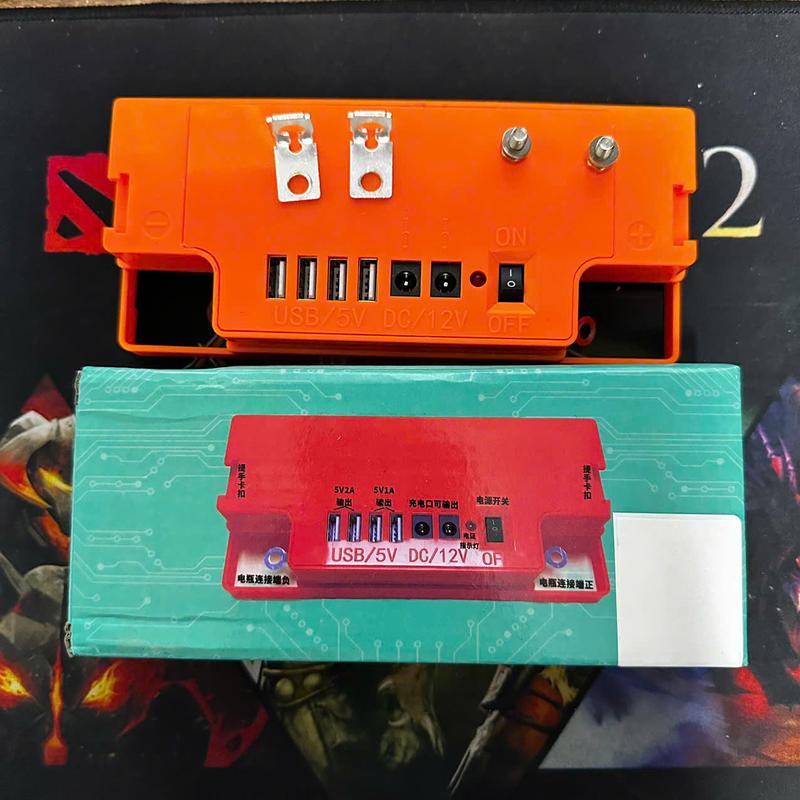 Bộ chuyển đổi bình acquy thành sạc điện thoại,không có đèn báo vol. 4 cổng usb và 2 cổng 2.1mm 12v có nút bật tắt