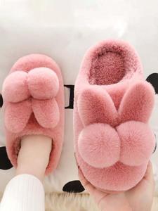 女性用プラッシュスリッパ、秋冬にぴったりの暖かい室内用シューズ、日常の快適さを高めるふわふわなホームシューズ