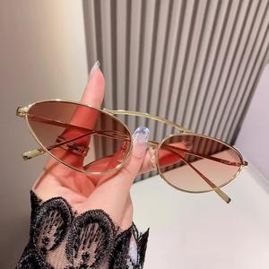 แว่นกันแดดสไตล์ ส่วนบุคคล สตรีทช็อต ยอดนิยม สวมใส่แฟชั่น