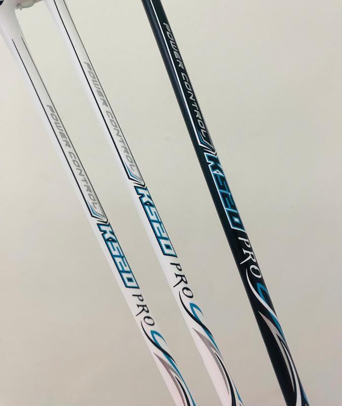 Vợt cầu lông Kum.p00 K520pro R1.1 Trắng đen,Căng tối đa 13kg,hàng Rep11,tặng cuốn cán+ bao vợt kumpoo Sport Carbon Chống Trơn vợt  đẹp Cacbon