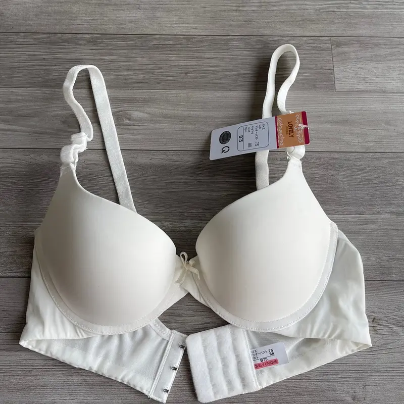 Áo Lovely Việt Nam 1134, có gọng, đệm vừa 2.5cm, lưng thun 3 móc co dãn dễ chịu dành cho vòng 1 vừa và hơi bé Bra Tua Rua 7