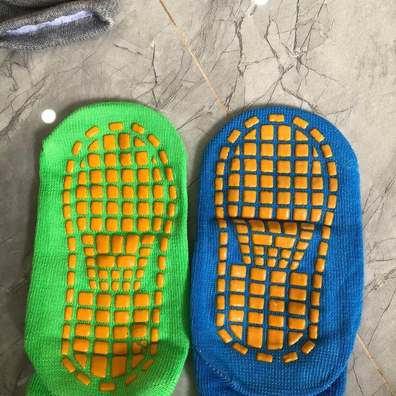 Vớ Cao Su Silicone,Tất Chống Trượt , Khu Vui Chơi Cho Bé Người Lớn Từ 1-20 Tuổi Đủ size Màu Sắc 6