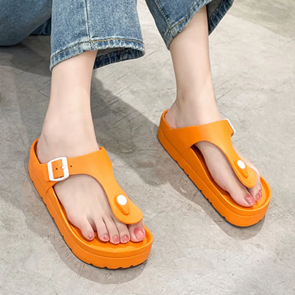 New solid color platform women's slippers, casual sandals and slippers are light, breathable and comfortable sandals.