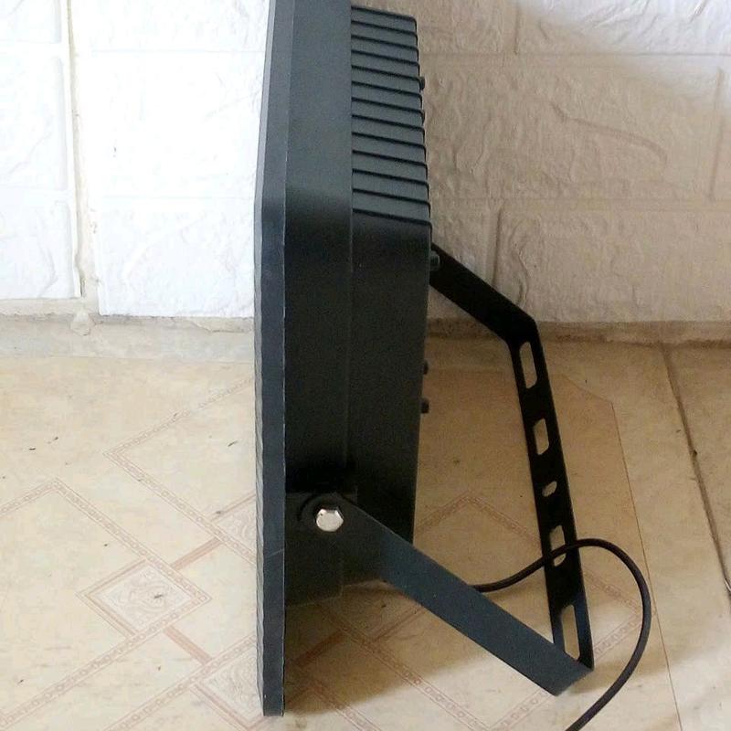 Đèn năng lượng mặt trời LEDMAX 2000w Mắt Ngọc 1