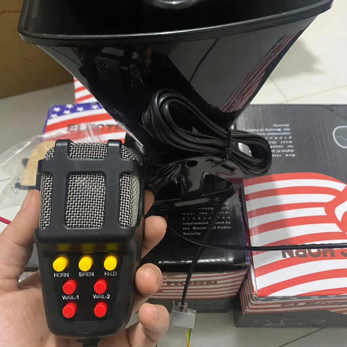 Còi hú cảnh sát 7 chế độ có mic nói công suất 100w Phụ Tùng