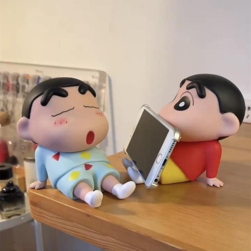 Product Introduction of Dudukan Ponsel Krayon Shin-chan Dekorasi Desktop Boneka Anime Tempat Telepon anime Jepang Figure Crayon Shinchan Phone Holder 19
