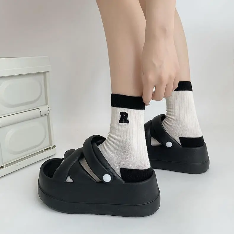 Dép Gót Khối, Rất Phổ Biến Chất Liệu Cao Su Chất Lượng Tốt, Đế Mềm, Thoải Mái Khi Mang, Có Dây Đeo Sang Trọng Độc Đáo Có 5 Màu Tùy Chọn, Đặt Hàng Ngay, Rất Rẻ, Nhanh Tay Đặt Hàng. 4