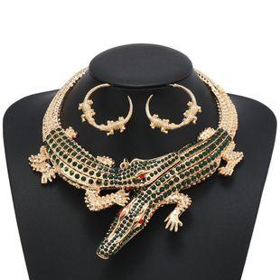 Product Introduction of Fashion Trend Necklace Retro Hollow Flower Inlaid Diamond Valentine's Day Necklace Clavicle Chain Jewelry 29