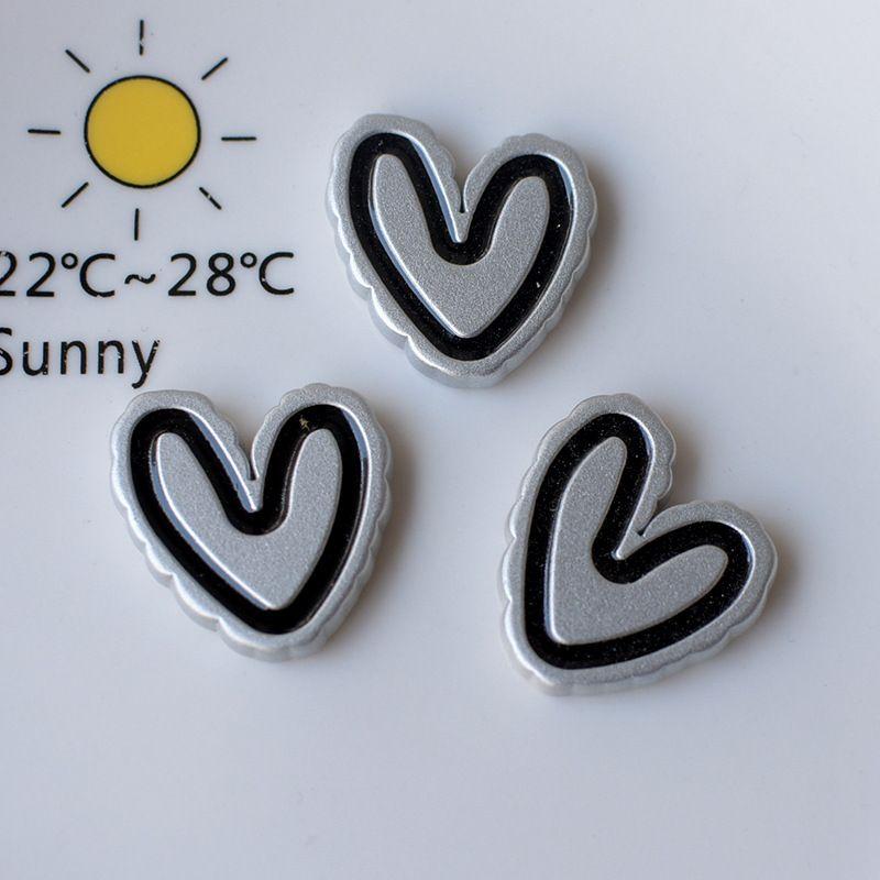 Product Introduction of High-Grade Silver Gray Rabbit Bear Heart-Shaped Accessories Accessories Hair Accessories Hole Shoes Handmade Material 3