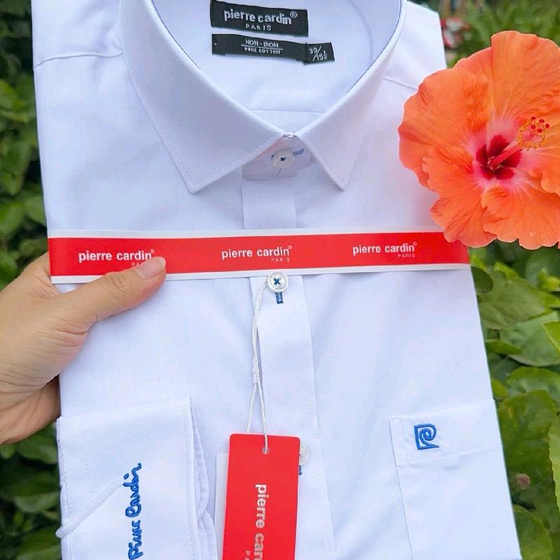  Áo sơ mi trắng dài tay Pierrecardin thêu logo đỏ và xanh form regularfit 12 2024 dành cho nam chất liệu cotton bamboo 