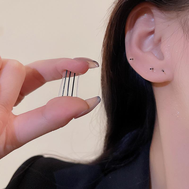 Khuyên tai trong suốt dùng để giữ form lỗ tai gồm 5 chiếc