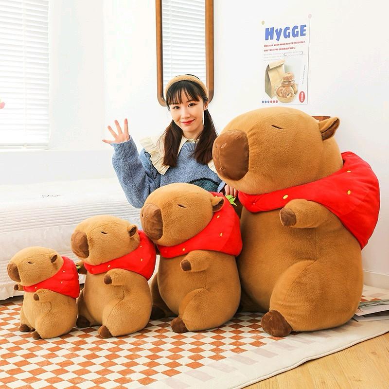 Thú nhồi bông Capybara đội mũ dâu dễ thương cao cấp - Size từ 40cm đến 65cm - Quà tặng gấu bông Chuột Lang Nước Nâu Capybara Thú Bông Đồ Chơi