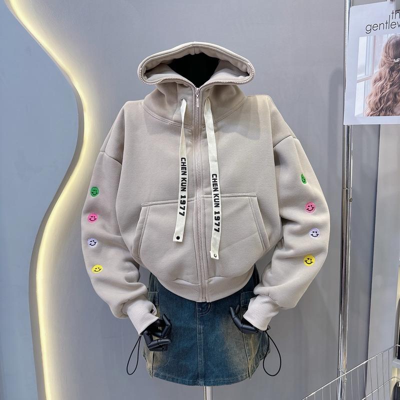 ÁO KHOÁC CHỐNG NẮNG NỈ DỆT THÊU MẶT CƯỜI 6 TÚI 2 túi ngoài 4 túi trong có kéo khoá + nón ton + bo thun xỏ ngón tay size 38kg -65kg Nữ Women Kem