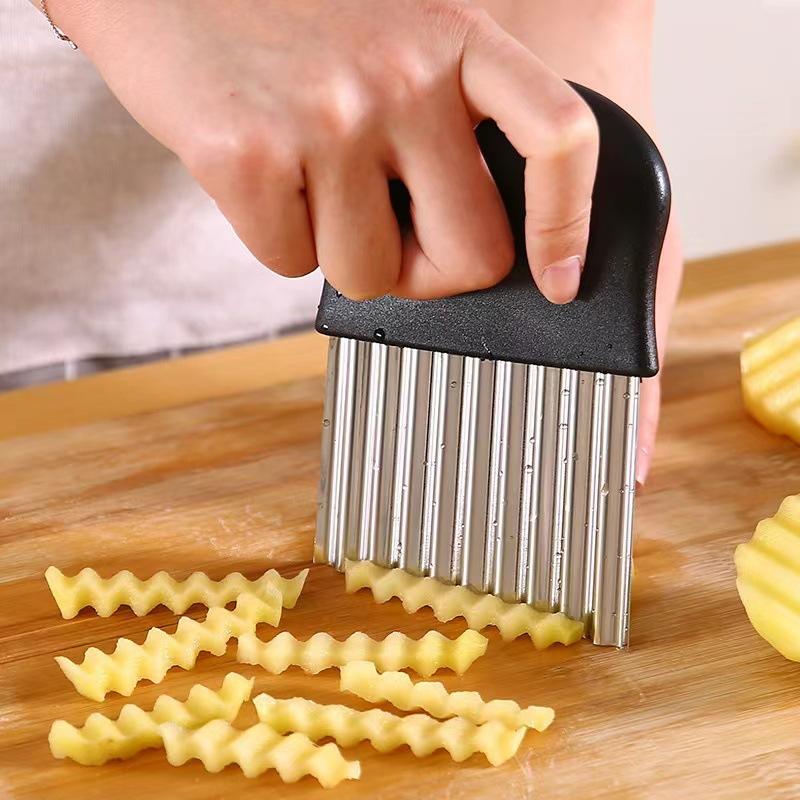 Product Introduction of Stainless Steel Wave Knife Potato Cutting French Fry Knife Kitchen Cutter Wolf Fang Tool Potato Knife for Cutting Vegetables 5