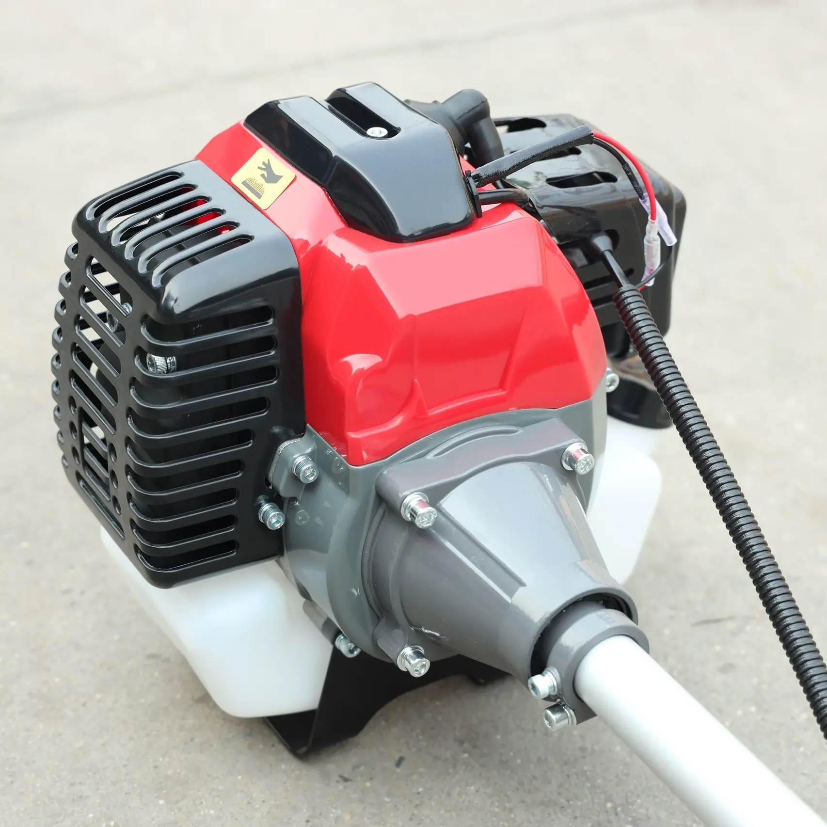 Máy Cắt Cỏ Kamastsu KM330 công suất 900W, chạy xăng pha nhớt 2 thì