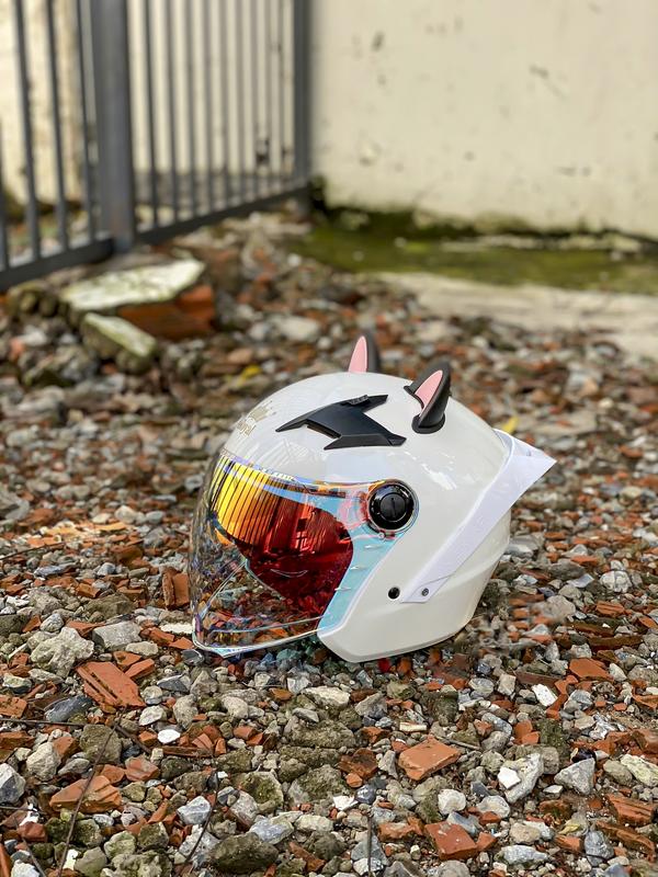 Nón bảo hiểm 3/4 2 kính ROYAL M268, M668 tem Trắng bóng gắn tai mèo và tem KYT Helmet