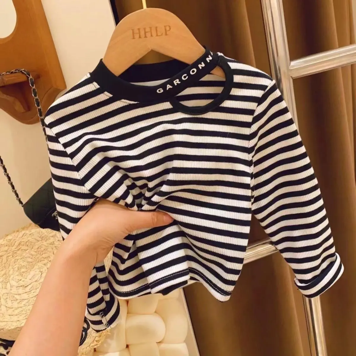 Áo Sọc Bé Gái, Thời Trang Mới, Dài Tay, Đế khoét Độ Đàn Hồi Cao, Dễ Phối Đồ Thiết Kế Chữ Cái 2024