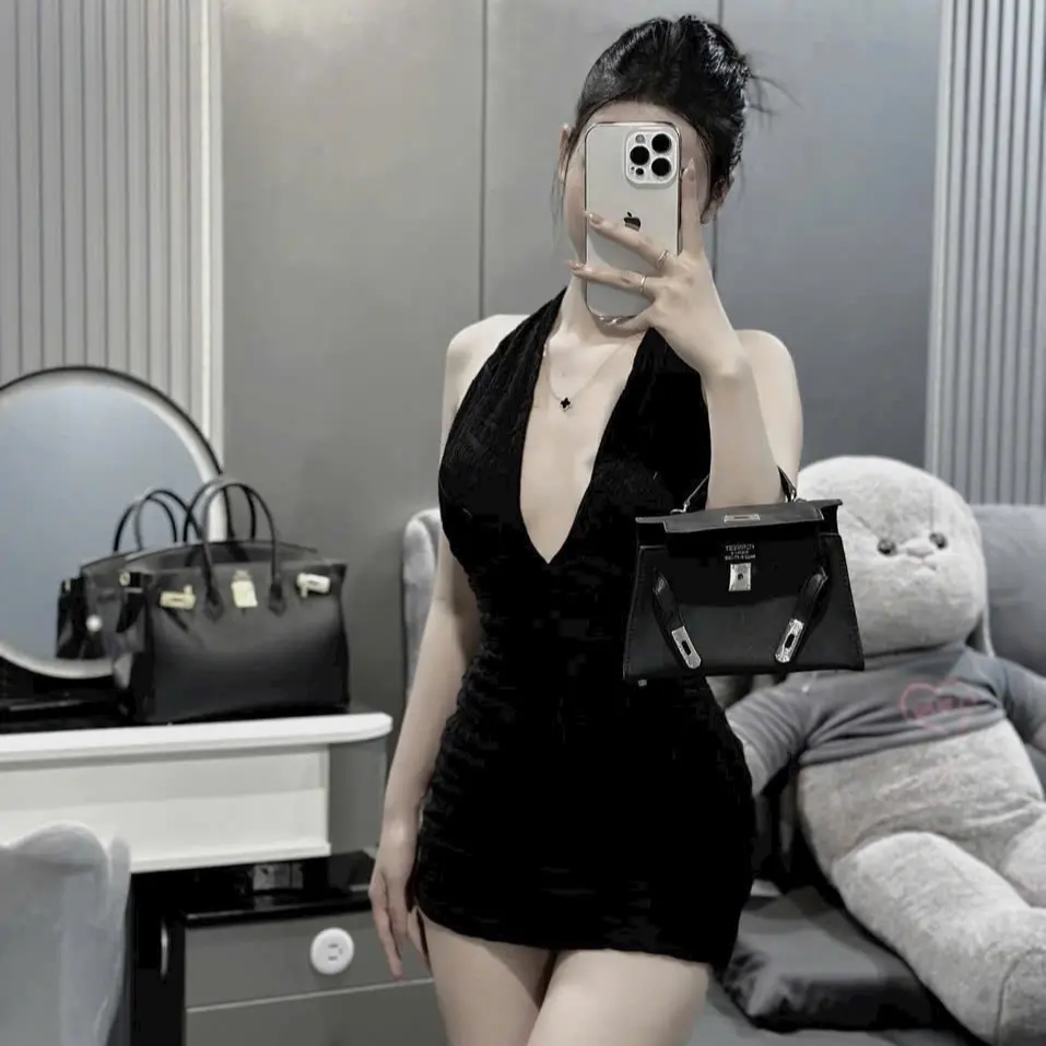Body yem nhún eo co mut  Thun lạnh