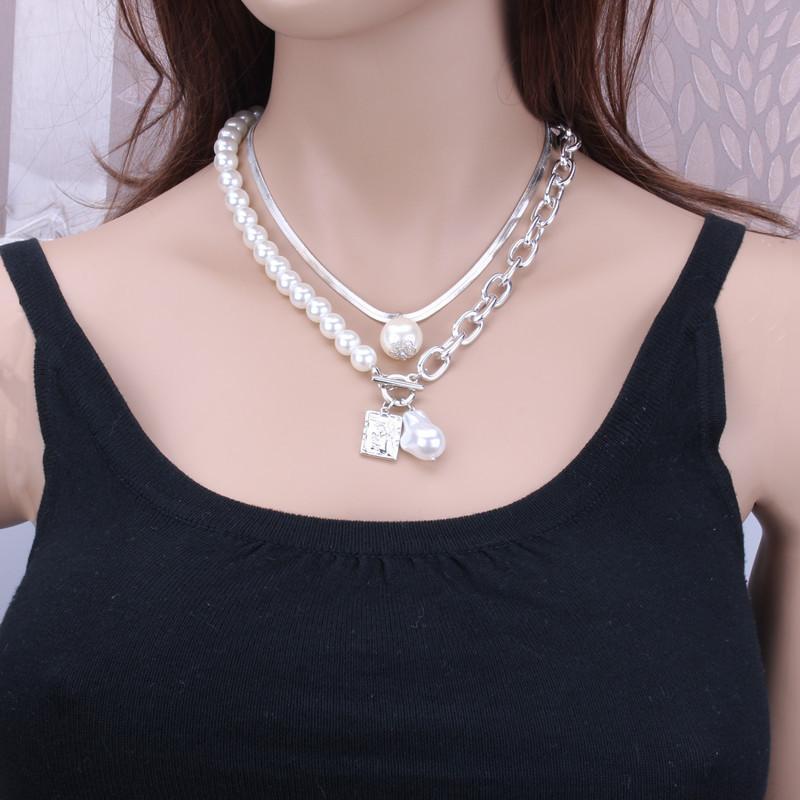 Product Introduction of [Hot Sale] European and American Fashion Pendant Retro New Copper Snake Chain Necklace Baroque Pearl Pendant Square Necklace Set 4