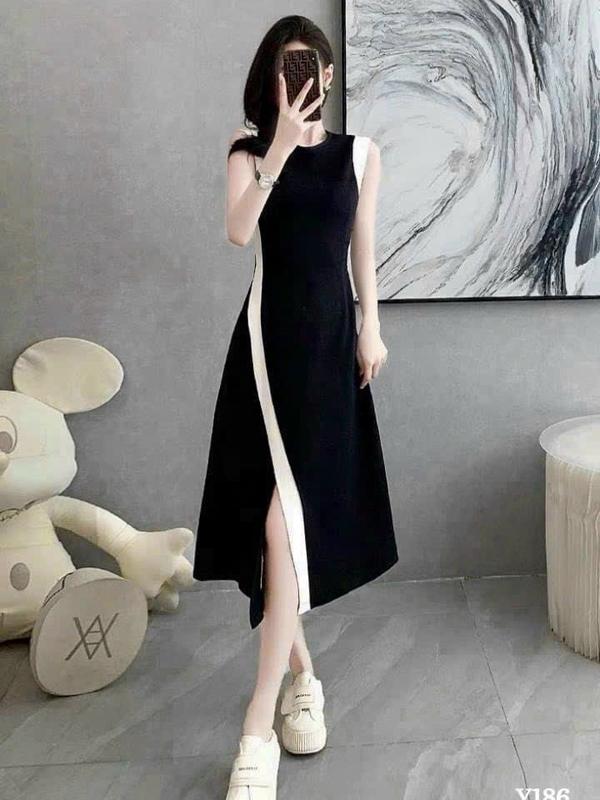 Đầm body sẻ tà phối viền trắng cộc tay chất tăm gân siêu xinh