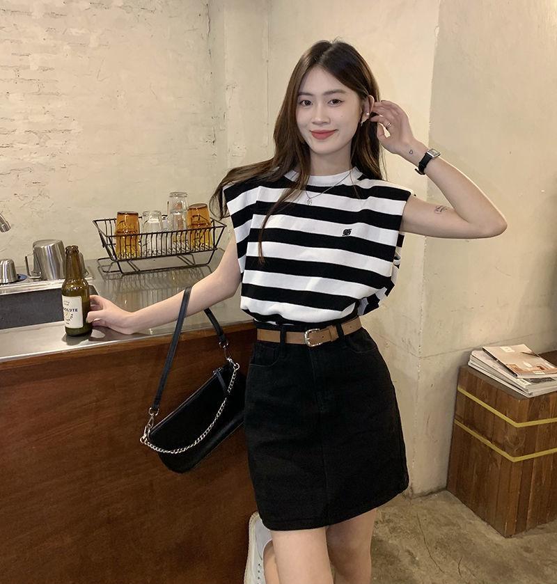 Product Introduction of Áo Thun Vest Sọc, Dành Cho Nữ, Hàng Mới Về Mùa Hè 2022, Thiết Kế Đẹp, Độc Đáo Sang Trọng, Dáng Rộng Vừa Vặn, Áo Mặc Bên Ngoài Cô Gái Nóng Bỏng, Áo Không Tay, Có Thể Mua Lại 1749 16
